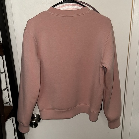 Guesss crewneck sweatshirt 💕✨ - Picture 4 of 4